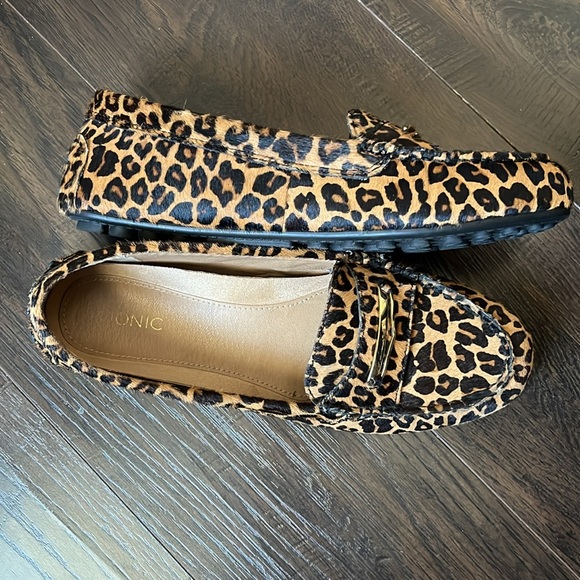 Vionic Ashby Leopard print Calf Hair driving loafer, like new. - Picture 2 of 4